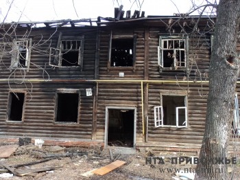 Два человека погибли при пожаре в нежилом доме в Нижнем Новгороде