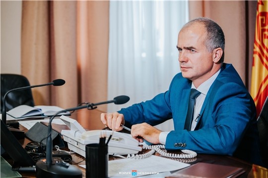 Более 100 обращений поступило на "прямую линию" с главой администрации Чебоксар Алексеем Ладыковым