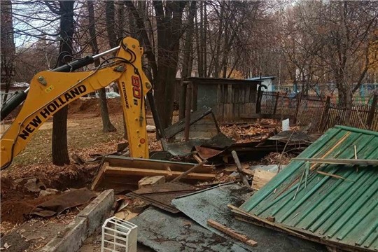 Самовольно установленные сараи демонтировали в Московском районе Чебоксар