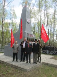 Памятник участникам Великой Отечественной войны открылся после реставрации на Старосормовском кладбище в Нижнем Новгороде