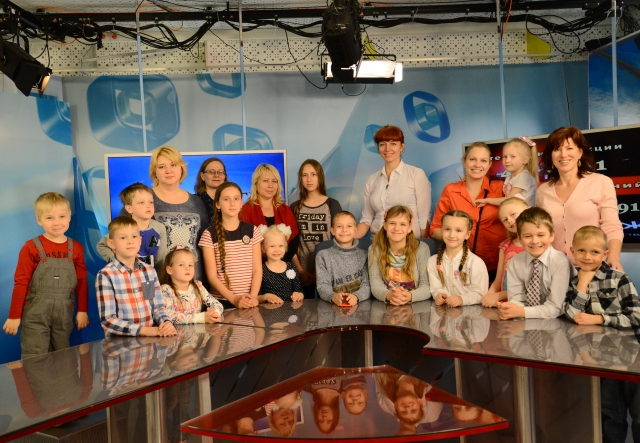 Более 30 подопечных благотворительного фонда Олега Кондрашова побывали с экскурсией на телекомпании "Волга" в день защиты детей