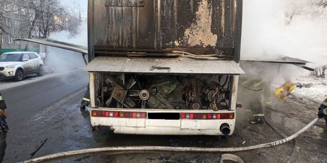 Автобус горел на улице Веденяпина 2 декабря