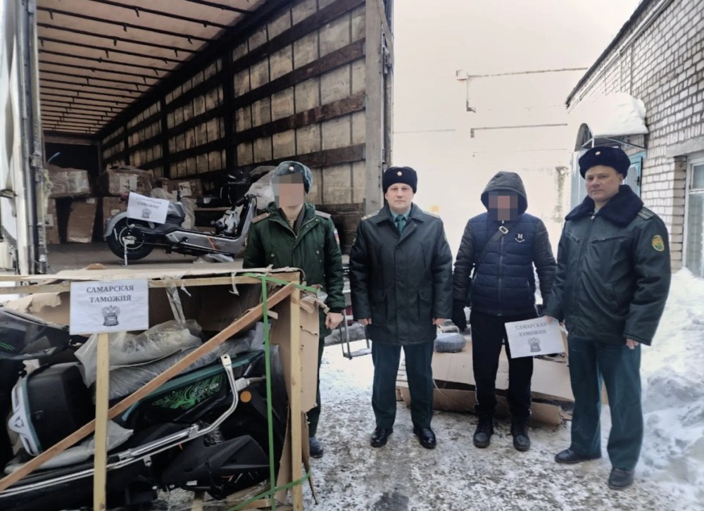 Более 50 электровелосипедов передали на СВО самарские таможенники