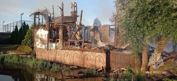 Два коттеджа сгорели в загородном клубе под Нижним Новгородом Два коттеджа сгорели в загородном клубе под Нижним Новгородом