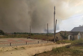 Полиция охраняет от мародёров дома эвакуированных из села вблизи лесного пожара в Вознесенском районе