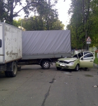 Пьяный водитель на &quot;Калине&quot; врезался в &quot;ГАЗель&quot; в Автозаводском районе Нижнего Новгорода, погибла девушка, двое ранены