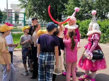 Сотрудники ТЦ «Мебельный Базар» устроили праздник воспитанникам «Школы-интернат №95» Сотрудники ТЦ «Мебельный Базар» устроили праздник воспитанникам «Школы-интернат №95»