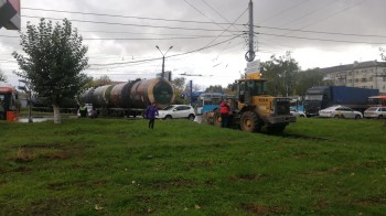 Грузовой вагон сошел с рельсов и перекрыл дорогу на Московском шоссе в Нижнем Новгороде (ФОТО, ВИДЕО)