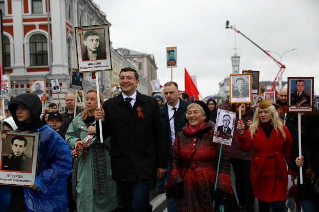 Глеб Никитин возглавил шествие "Бессмертного полка" в Нижнем Новгороде
