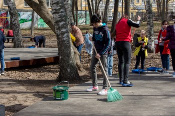 Общественный межнациональный субботник состоялся в парке Свердлова