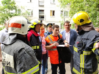 Жителей повреждённого дома в Нижнем Новгороде временно разместили в школе №76