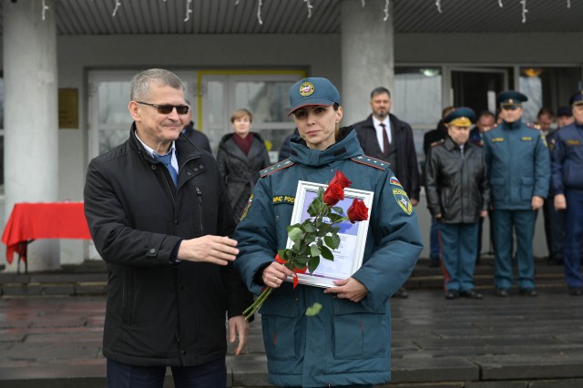 Петр Банников поздравил сотрудников Дзержинского пожарно-спасательного гарнизона с 95-летием Петр Банников поздравил сотрудников Дзержинского пожарно-спасательного гарнизона с 95-летием