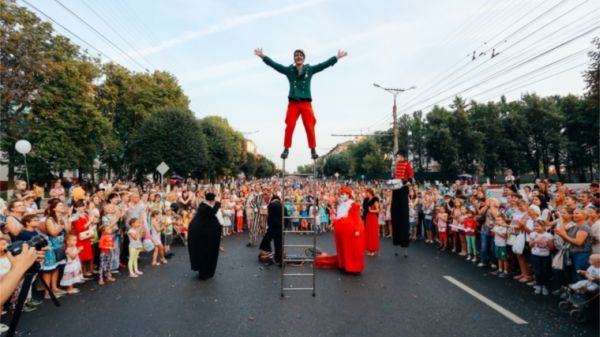 Более 70 интерактивных площадок объединил в День города "Творческий бульвар" в Чебоксарах