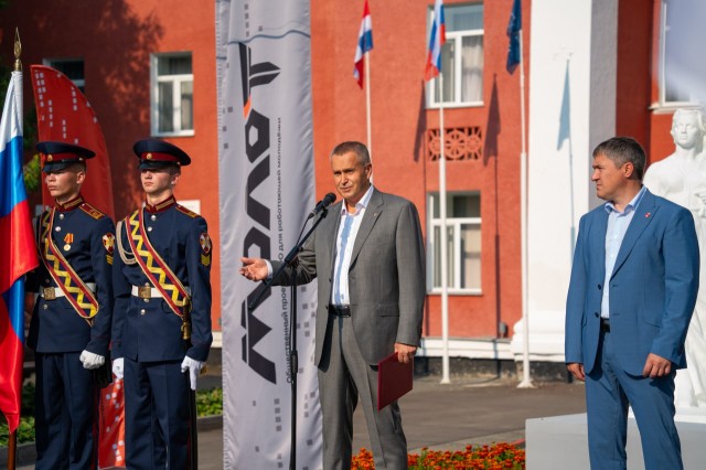 В Перми торжественно открылся финал нового общественного проекта ПФО «МолоТ» для работающей молодежи В Перми торжественно открылся финал нового общественного проекта ПФО «МолоТ» для работающей молодежи