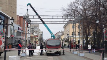 Инсталляцию &quot;Звёздное небо&quot; устанавливают в центре Саратова