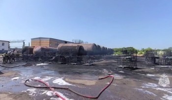 Пожар на лакокрасочном заводе в Казани ликвидировали на 500 кв. м. (ВИДЕО) Пожар на лакокрасочном заводе в Казани ликвидировали на 500 кв. м. (ВИДЕО)