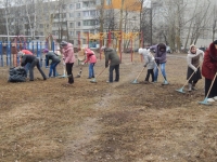 Экологические субботники продолжаются в школах и детских садах Чебоксар 