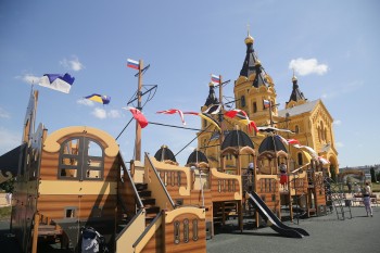 Детский игровой комплекс в виде корабля открыли на Стрелке в Нижнем Новгороде
