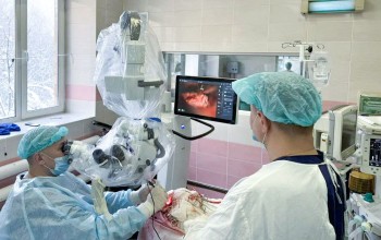 Нейрохирурги НОКБ имени Семашко начали использовать новый микроскоп