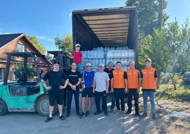 20 тонн питьевой воды для ветеранов и инвалидов Донецка отправили нижегородские волонтёры 20 тонн питьевой воды для ветеранов и инвалидов Донецка отправили нижегородские волонтёры