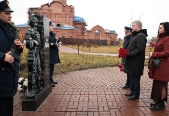 Два памятника открыли в парке им. Маргелова в Ульяновске Два памятника открыли в парке им. Маргелова в Ульяновске