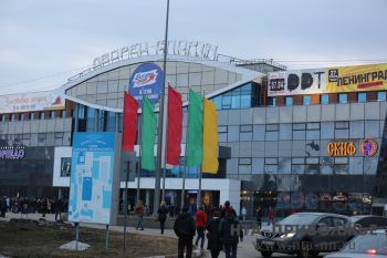Очередь из сотен нижегородцев выстроилась у Дворца спорта "Нагорный" за билетами на домашние матчи ХК "Торпедо"