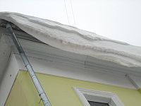 В Семеновском районе следствие возбудило дело по факту падения снежной глыбы на 8-летнюю школьницу