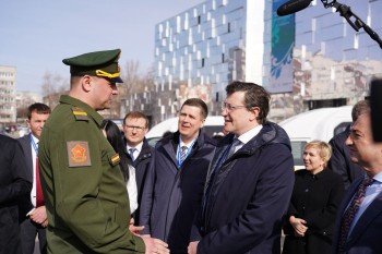 Глебу Никитину презентовали санитарный и реабилитационный транспорт для ветеранов СВО