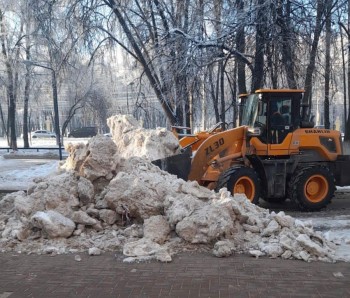 Обработка дорог и тротуаров усилена в Нижнем Новгороде в связи с прогнозируемым гололедом