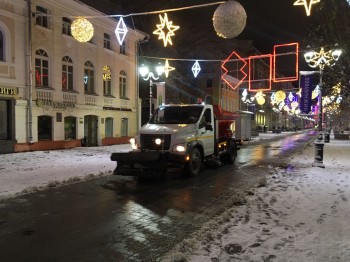 Почти 400 единиц техники и 844 рабочих были задействованы в уборке снега в Нижнем Новгороде за минувшие сутки
