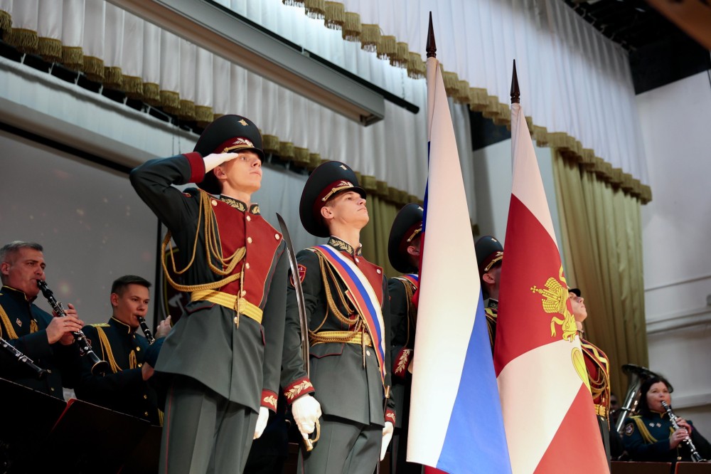 Игорь Комаров поздравил Приволжский округ Росгвардии с 45-летием