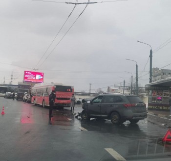 Мужчина погиб в ДТП с автобусом у станции метро &quot;Автозаводская&quot; в Нижнем Новгороде (ВИДЕО)