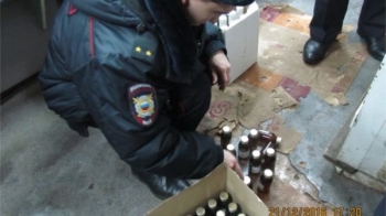 Алкогольная продукция с признаками подделки изъята сотрудниками полиции для проведения экспертизы из гаража по ул. Шумилова в Чебоксарах
