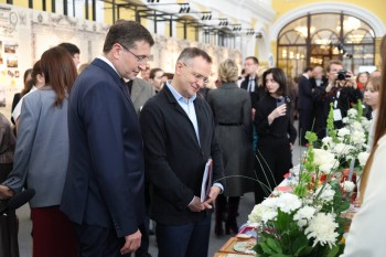 Владимир Мединский и Глеб Никитин посетили книжную ярмарку в Нижнем Владимир Мединский и Глеб Никитин посетили книжную ярмарку в Нижнем