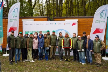 Более 500 нижегородцев приняли участие во Всероссийском субботнике на Щелоковском хуторе Более 500 нижегородцев приняли участие во Всероссийском субботнике на Щелоковском хуторе