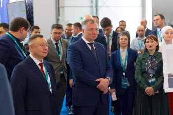 Марат Хуснуллин оценил стенды регионов ПФО на выставке KazanForum Марат Хуснуллин оценил стенды регионов ПФО на выставке KazanForum