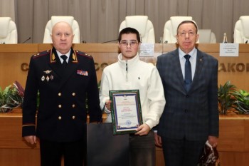 Юношу из Городца наградили за спасение бабушки на пожаре