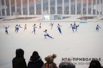 Фигуристы на катке "Зимняя сказка" в Нижнем Новгороде провели показательные выступления для ребят из детдомов