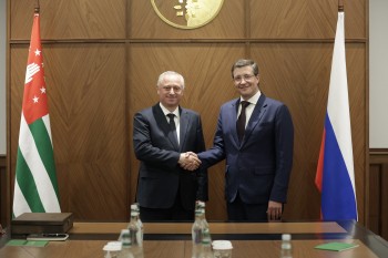 Бадра Гунба и Глеб Никитин провели рабочую встречу в Абхазии