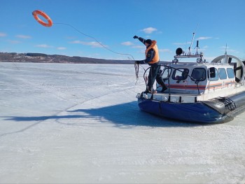 Нижегородские спасатели в выходные сняли со льда 6 рыбаков