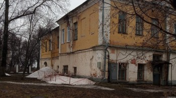 Разрушение столетнего дома временно остановлено в Кирове
