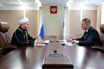 Роман Бусаргин встретился с муфтием Саратовской области Расимом Кузяхметовым Роман Бусаргин встретился с муфтием Саратовской области Расимом Кузяхметовым