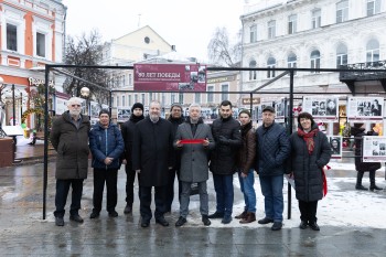 В Нижнем Новгороде открыли уличную экспозицию «Победе — 80»