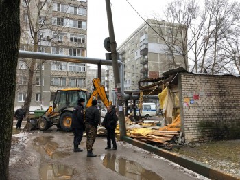 Нелегально торговавший алкоголем киоск снесли в нижегородском Канавине