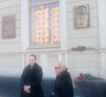 Мемориальную доску Иосифу Кобзону торжественно открыли в Нижнем Новгороде