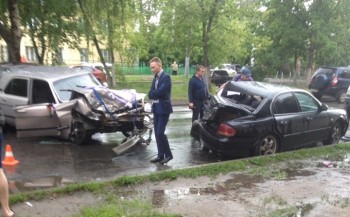 Свадебный кортеж попал в массовое ДТП в Автозаводском районе Нижнего Новгорода. 