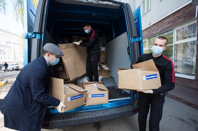 Нижегородским медикам передали продуктовые наборы к чаю Нижегородским медикам передали продуктовые наборы к чаю