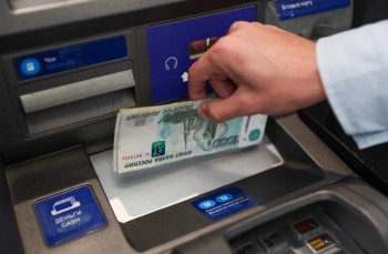Россияне проявляют интерес к цифровому рублю, но не спешат отказываться от наличных