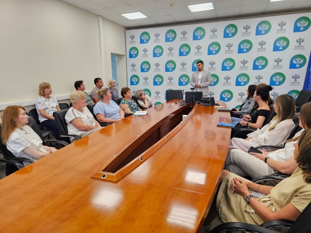 Лекторы общества «Знание» рассказали нижегородцам о волонтерской деятельности на Донбассе Лекторы общества «Знание» рассказали нижегородцам о волонтерской деятельности на Донбассе