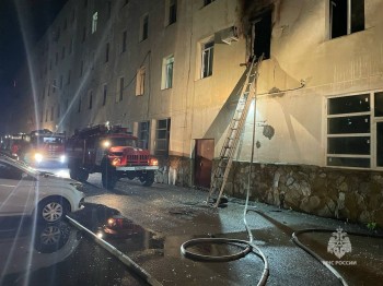 9 человек спасли на ночном пожаре в Стерлитамаке